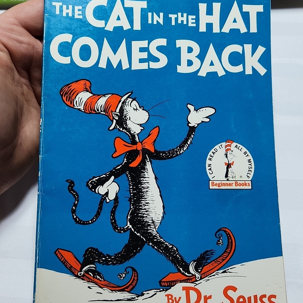 Dr. Seuss Colorful Book Trio - Red, Blue, White - Picture 4 of 8